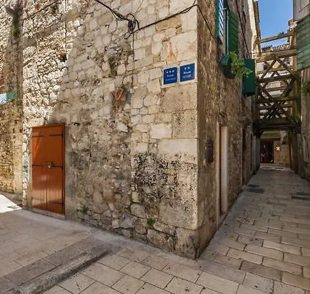 Center Palace Guest house